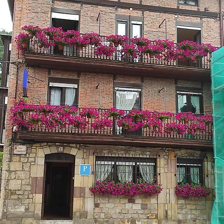 Pension Rosa Cabezón de la Sal Eksteriør billede